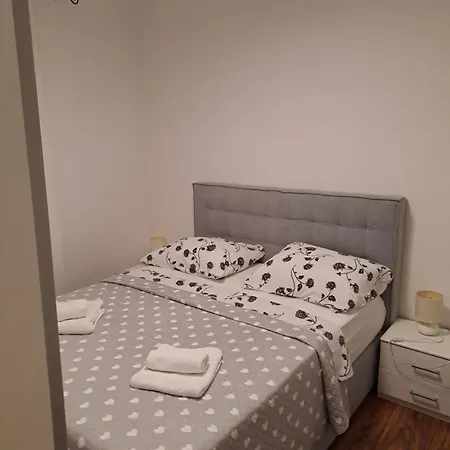 Aurora Apartman *